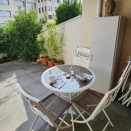 2* Rdc+ Terrasse & Parking Prive Lejlighed *